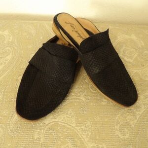 Black Textured Mule Flats